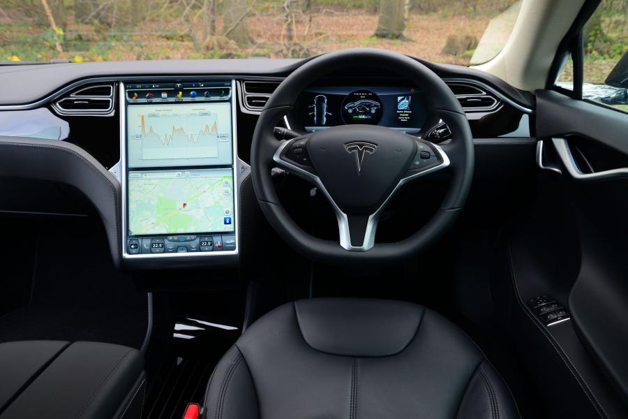 Торпедо Tesla Model S 60 2012 года  (UK) (фото 2 из 7)